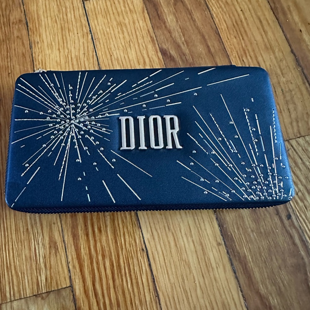 Christian Dior 6 pc. DIOR ROUGE 2020
Limited Edition clutch only. No Lipsticks.